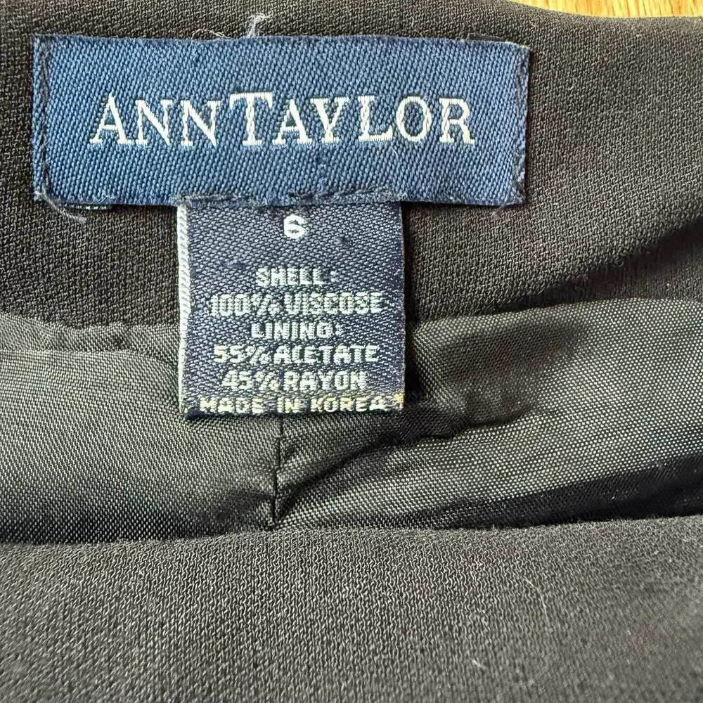Ann Taylor Black Sleeveless Crepe Knit Tunic Shell Size 6 Classic Office Work